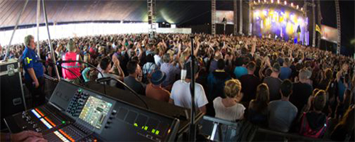 Refuerzo de sonido en escenario